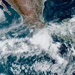 Huracán Agatha sigue en categoría 2 para este lunes