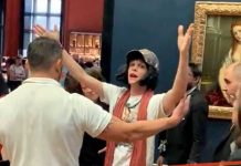 «La Mona Lisa» obra de Leonardo Da Vinci recibe ataque de un turista La obra de Leonardo Da Vinci "La Mona Lisa" recibe ataque de un turista