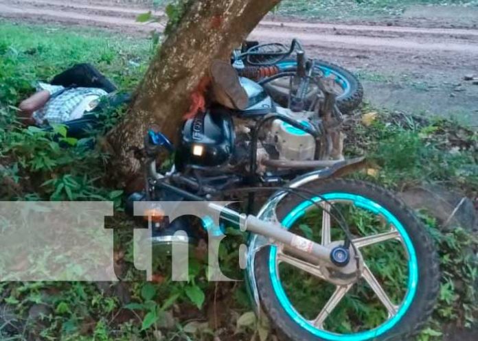 1 Joven lesionado al perder el control de su motocicleta en Chontales