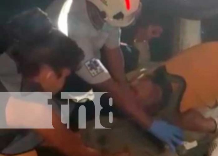 1 Motociclista lesionado al estrellarse contra semoviente en Tipitapa