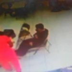 ¡Clase fajeada! Señora agrede con cinturón a estudiante, Florida Madre golpea a un niño en Florida