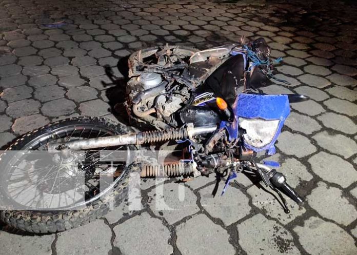 Motociclista fallece tras estrellarse contra camioneta en Managua