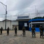 Policías se desplazan nuevo amotinamiento en cárcel de Ecuador