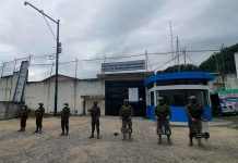 Policías se desplazan por nuevo amotinamiento en cárcel de Ecuador Policías se desplazan nuevo amotinamiento en cárcel de Ecuador