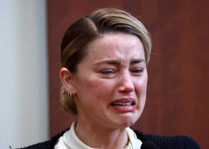 Reacción de Amber Heard al verse tan cerca de Johnny Depp