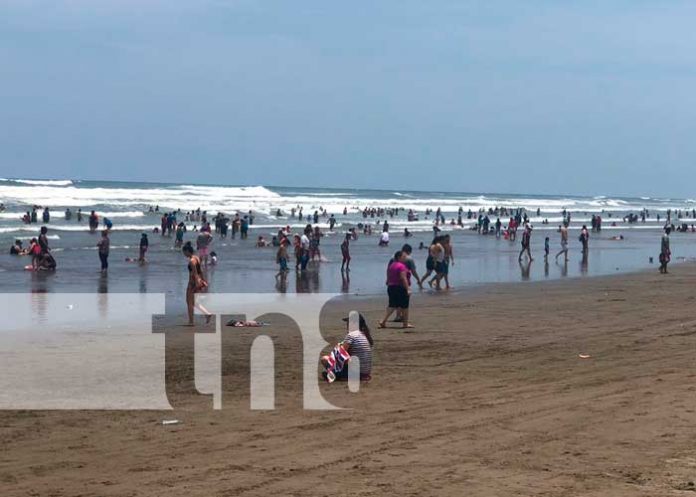 Familias visitan balnearios celebrando el Día del Trabajador