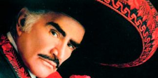 España rinden homenaje a Vicente Fernández en los Premios Platino 2022