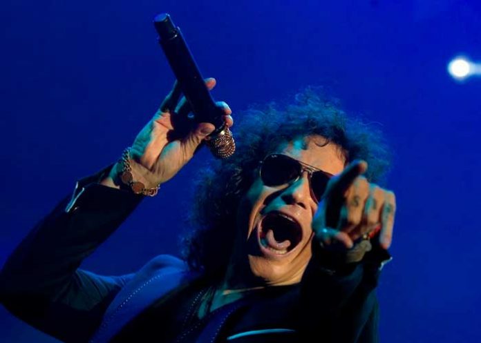 .2 Bunbury se retira antes de lo esperado de los escenarios