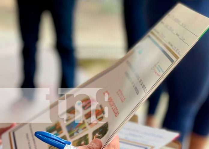 Más Familias reciben su título de propiedad en Jalapa