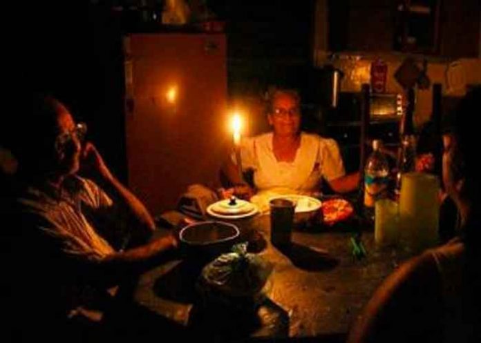 Apagones afectan a ciudadanos y empresas en R. Dominicana