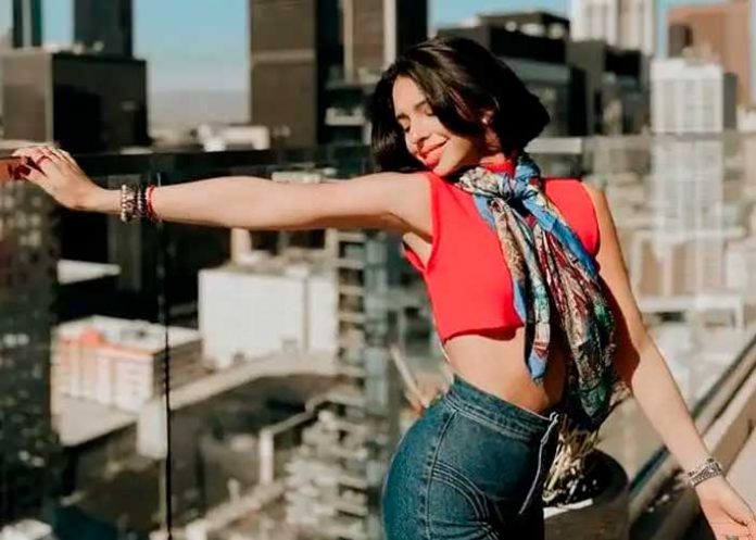 .2 Acusan a Ángela Aguilar de