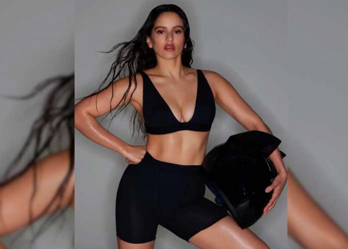 2 Rauw Alejandro quedó encantado con este short que usó Rosalía