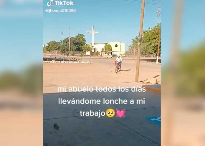 ¡El mejor! Abuelito lleva todos los días la comida a su nieta