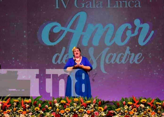 Realizan presentación artística amor de madre en León