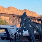 Un tren por poco embiste a migrantes que huían de la patrulla fronteriza