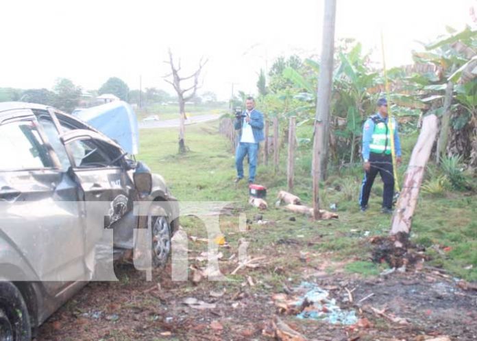 Vivos de milagro luego del vuelco de un taxi en Bluefields