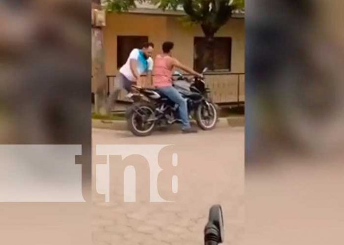 Joven es agredidos a palos por ciudadanos desconocidos en Chontales