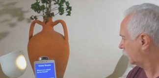 Ancianos reciben "robots cuidadores" para combatir la soledad