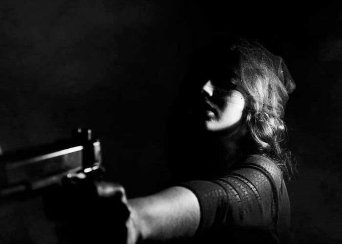 Sicaria de México presume sus armas en redes sociales