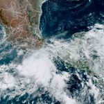 Ciclón Agatha pierde fuerza y se depone a tormenta tropical en México