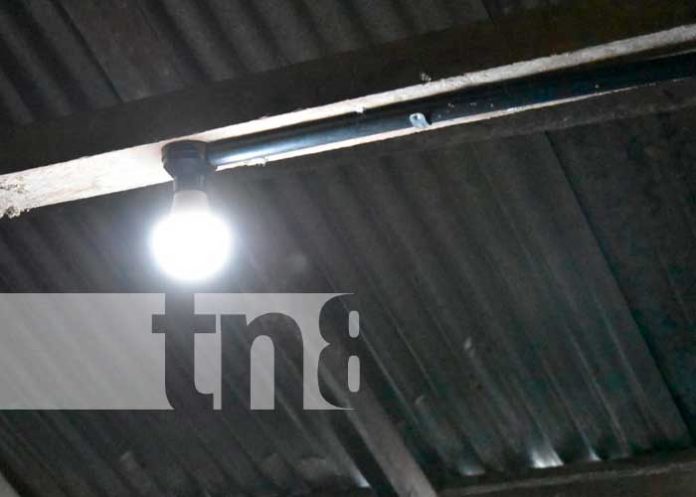 Más de 400 familias con luz eléctrica en la Desembocadura