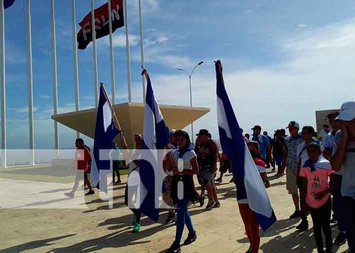 Con relevo de banderas, conmemoran en Nicaragua el Día de la Dignidad Nacional