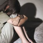 ¡Degenerado! Masajista arrestado por violar 12 veces a una menor, España Menor es abusada por masajista en España