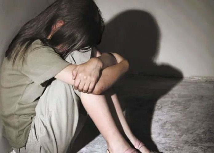 Menor es abusada por masajista en España