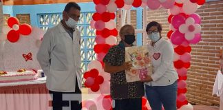 Hospital Alemán celebra a Madres de Heroínas de Bata Blanca