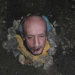 ¡Drama! Se entierra vivo en Colombia por no tener agua, luz ni comida