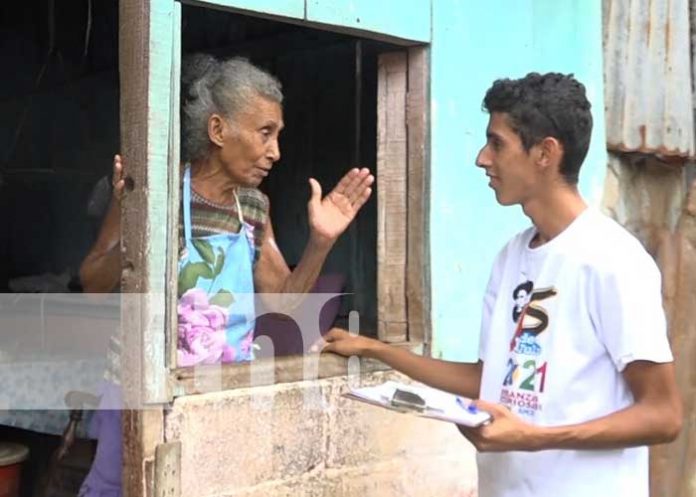 Juventud Sandinista entrega paquetes alimenticios en Granada