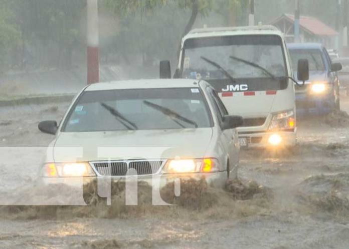 Fuerte aguacero en Managua causa abnegaciones en vías y barrios