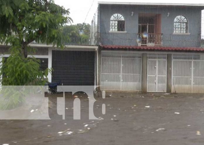 Fuerte aguacero en Managua causa abnegaciones en vías y barrios