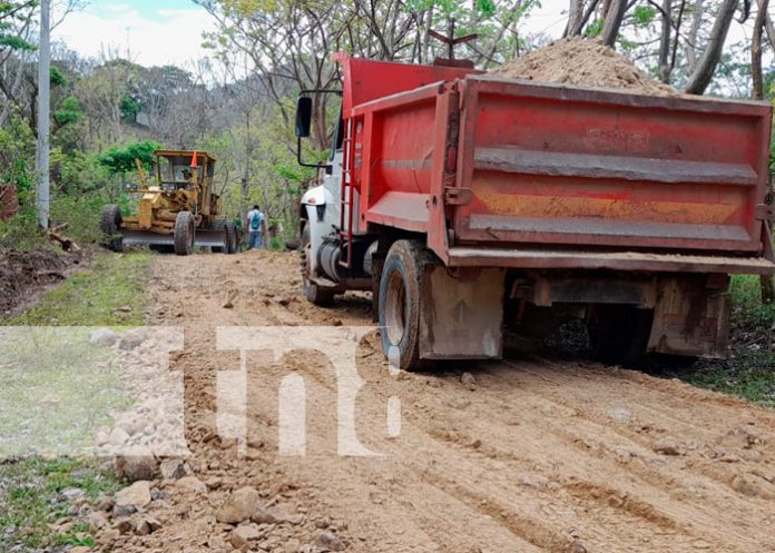 Avanzan rehabilitaciones de caminos en Matiguás