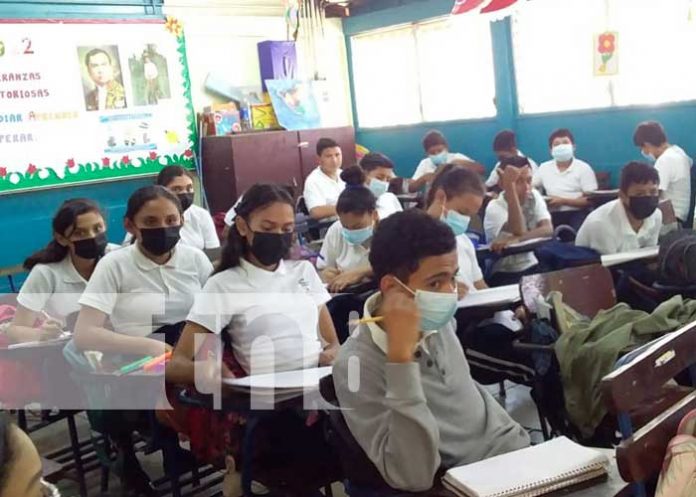 Estudiantes comparten su experiencia con las Teleclases del MINED