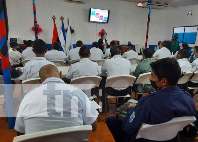 Foto: Oficiales de la sede central de Migración participaron en un taller en contra a la violencia en Nicaragua / TN8