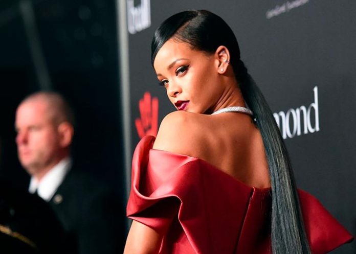 RIHANNA-MET- Rihanna, convertida en una diosa de mármol en la gala MET 2022
