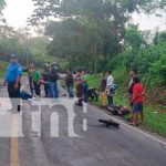 Moto queda partida en dos por fuerte encontronazo contra buseta en Carazo Accidente de tránsito en San Marcos, Carazo