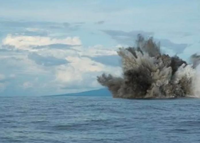 agust Peligroso volcán submarino entra en erupción