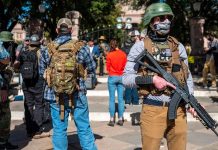 ¿Más armas para evitar tiroteos? Las ridículas declaraciones de políticos en Texas Más policías armados en las escuelas de Texas
