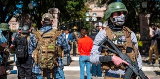 Más policías armados en las escuelas de Texas