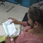 Mujer de escasos recursos pide ayuda para construir su casa Mujer solicita ayuda para construir casa en Managua