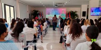 Encuentro con mujeres que practican el baloncesto en Nicaragua