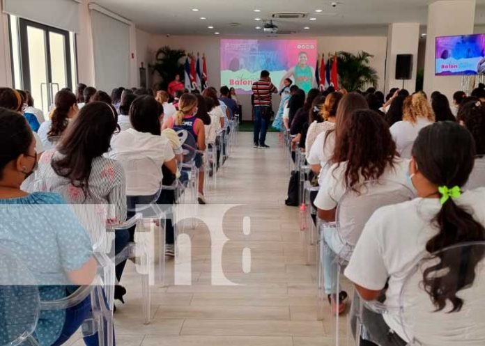 Encuentro con mujeres que practican el baloncesto en Nicaragua