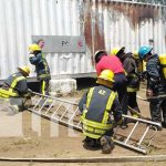 Bomberos muestran habilidades de extinción de incendio y rescate de personas Prácticas para nuevos aspirantes a bomberos en Managua