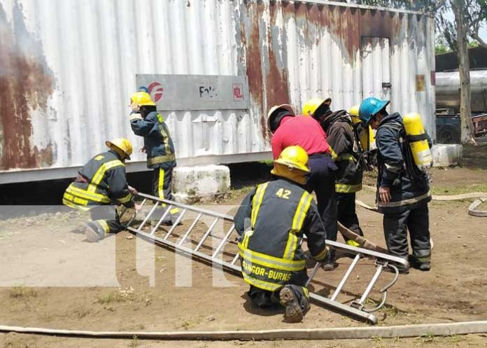 bomberos-nicaragua-67 Prácticas para nuevos aspirantes a bomberos en Managua