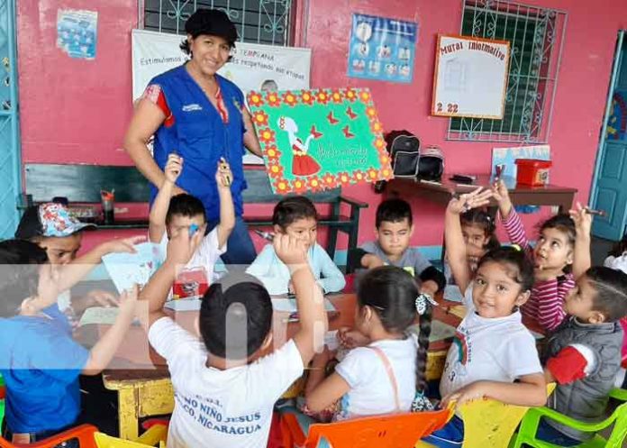 Niños de CDI de Boaco crea artes creativas por el día de las madres