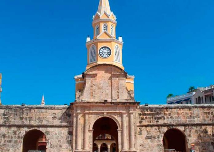 Capta a pareja haciendo el 'delicioso' en el Centro Histórico de Cartagena