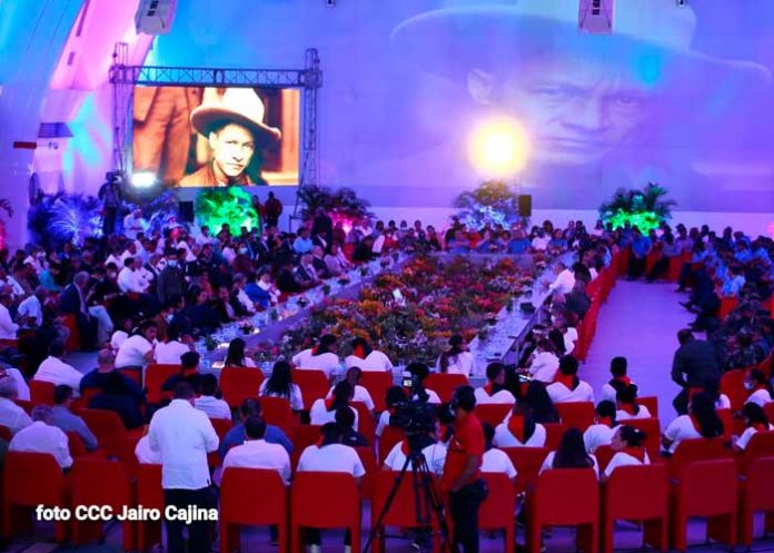 dos-dignidad-4 Acto en conmemoración del Día de la Dignidad Nacional, presidido por el Comandante Daniel Ortega y la Vicepresidenta Rosario Murillo