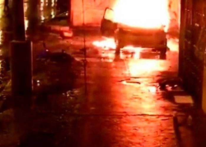 ¡Violencia sin freno en Ecuador! Explotan dos carros bomba en Esmeralda